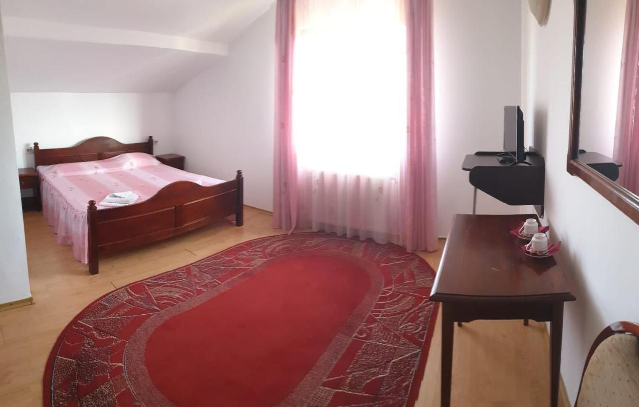 Motel Balcost Piatra Neamt Ngoại thất bức ảnh