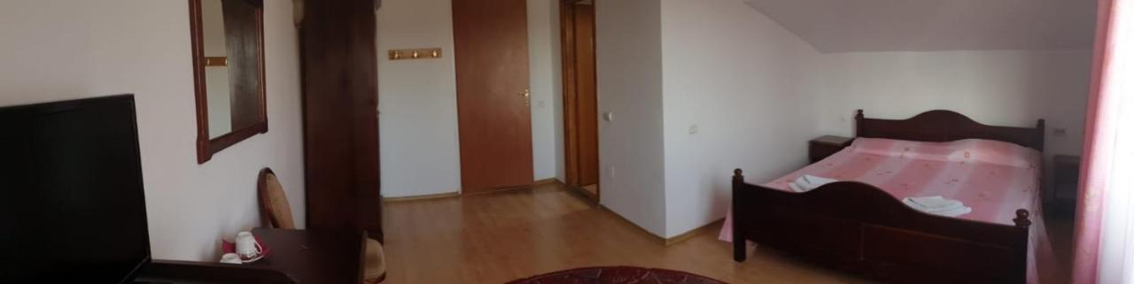 Motel Balcost Piatra Neamt Ngoại thất bức ảnh