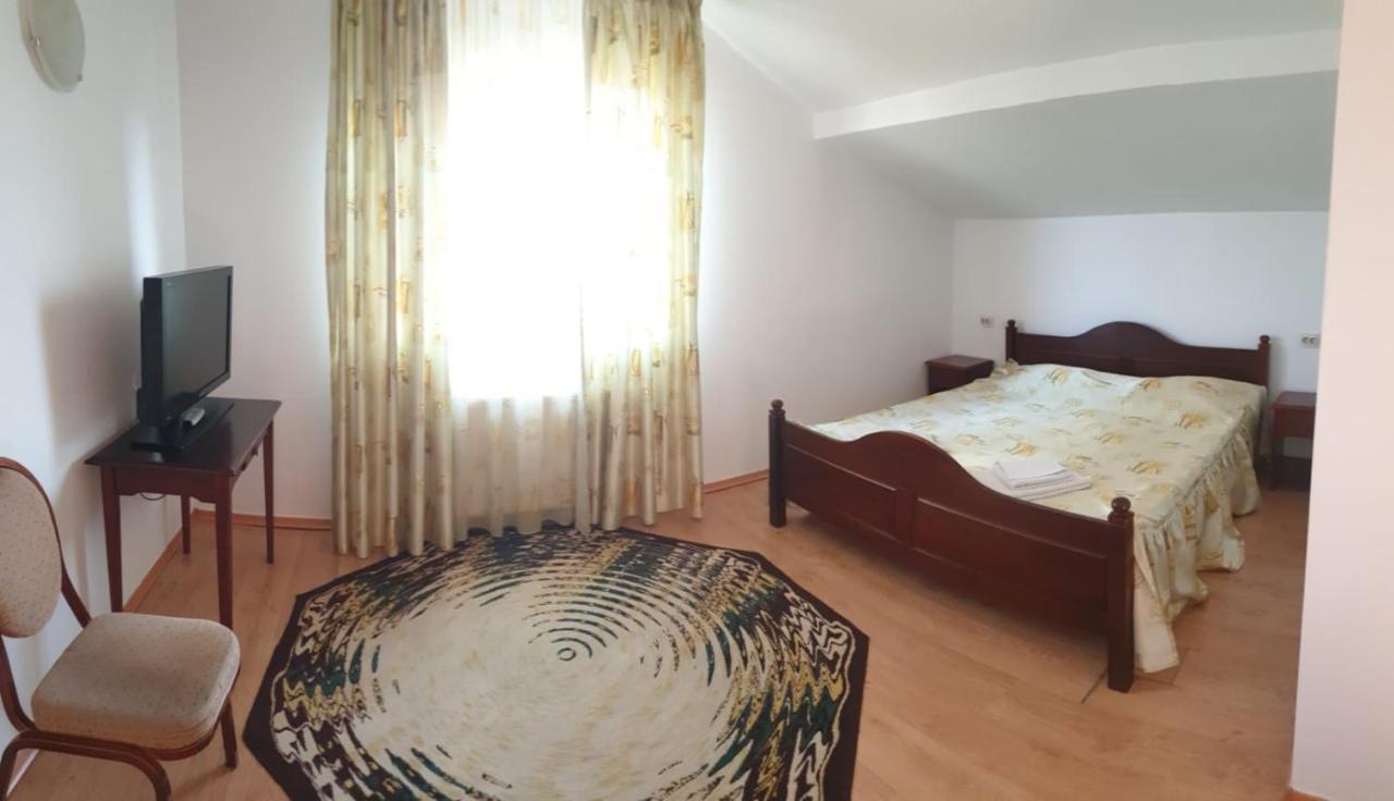 Motel Balcost Piatra Neamt Ngoại thất bức ảnh